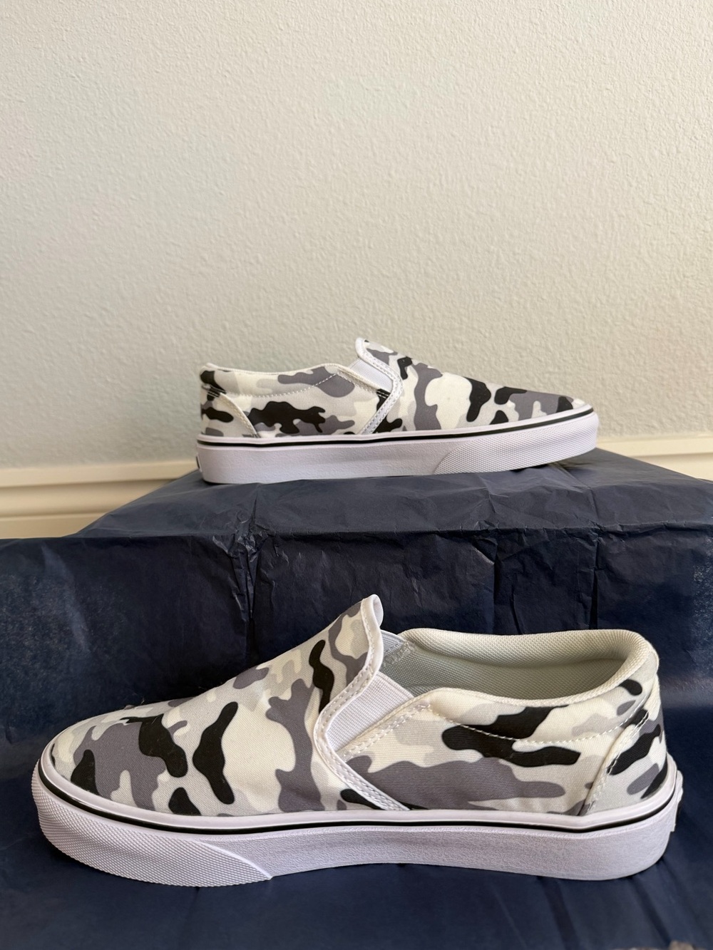 RAAD SHOP NWOT Canvas black,gray camo pattern Slip on shoes